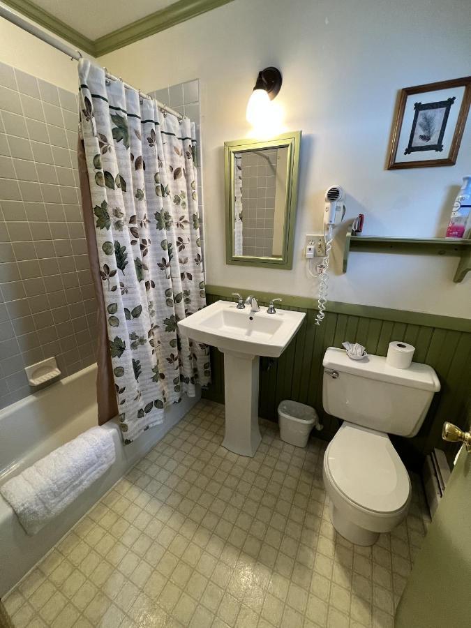 Alamoosook Lakeside Inn Orland Екстер'єр фото
