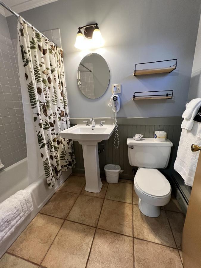Alamoosook Lakeside Inn Orland Екстер'єр фото