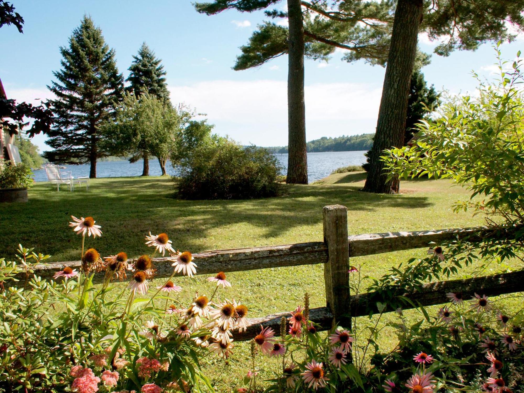 Alamoosook Lakeside Inn Orland Екстер'єр фото