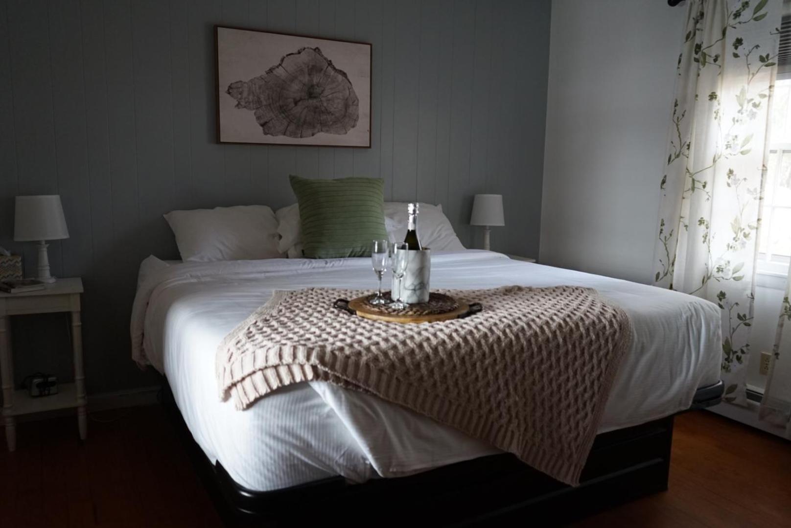Alamoosook Lakeside Inn Orland Екстер'єр фото