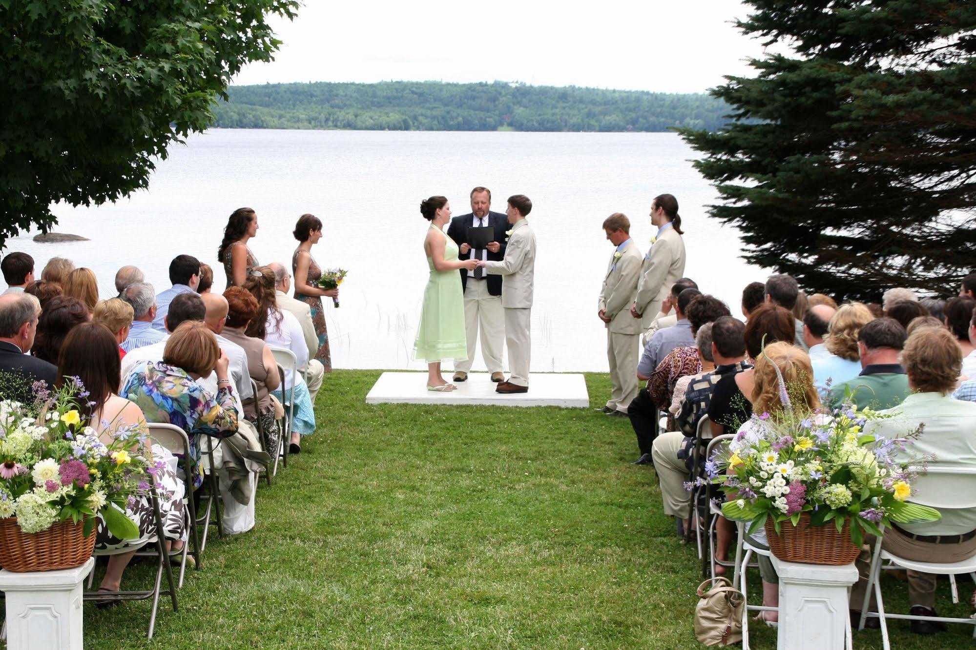 Alamoosook Lakeside Inn Orland Екстер'єр фото